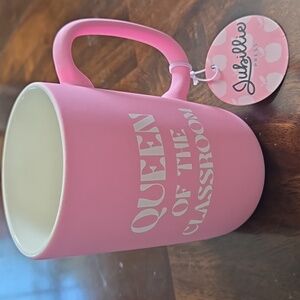 Jubillie Press Pink and White Queen Of The Classroom 20 oz. Mug